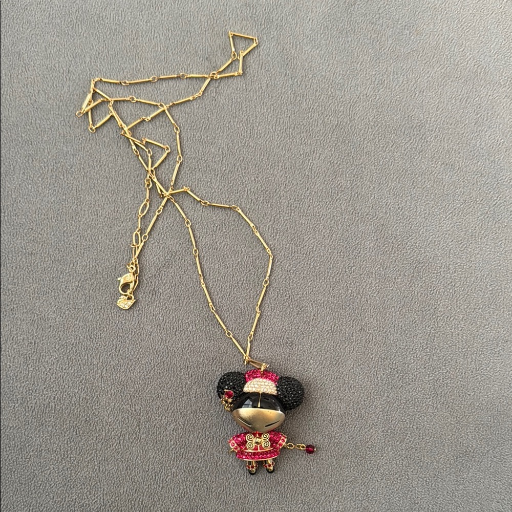 Swarovski crystal pedant necklace